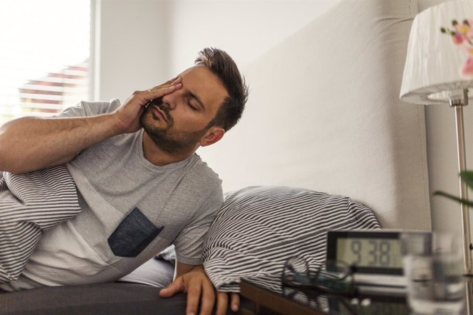 dormir siesta con lentes de contacto